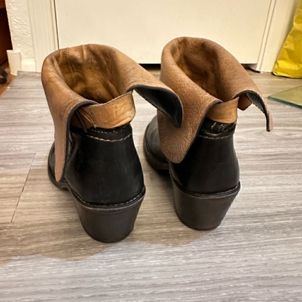 Frye size 7 1/2 - Picture 6 of 16
